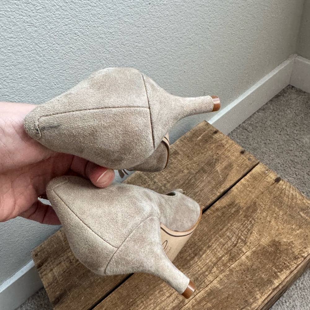NWT Joan & David Tan Suede Kitten Heel Cut Out Bow Details Womens size 9.5 - Picture 5 of 6